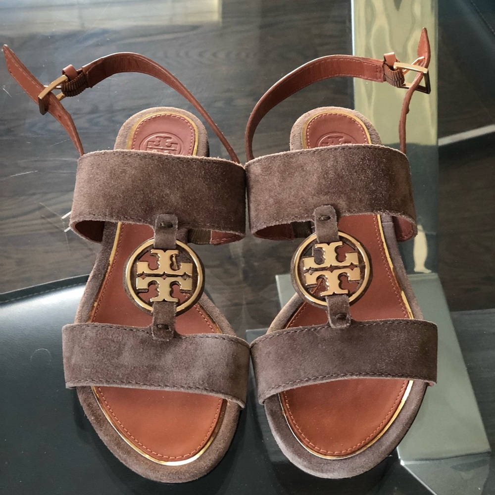 NWOT Tory Burch leather Sandal size 6!